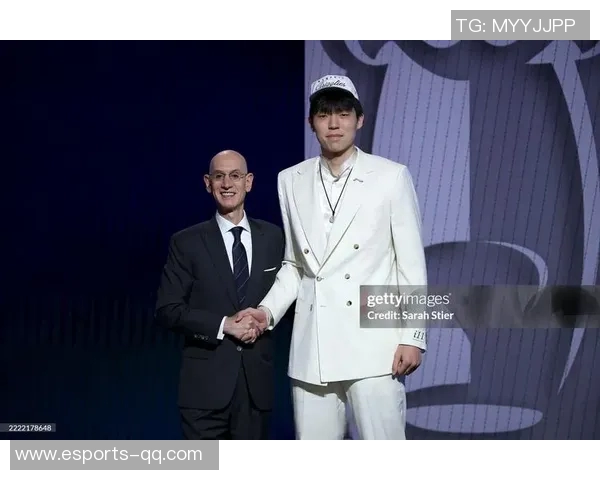 青岛到波特兰的篮球梦想之旅杨瀚森2025年度精彩回顾